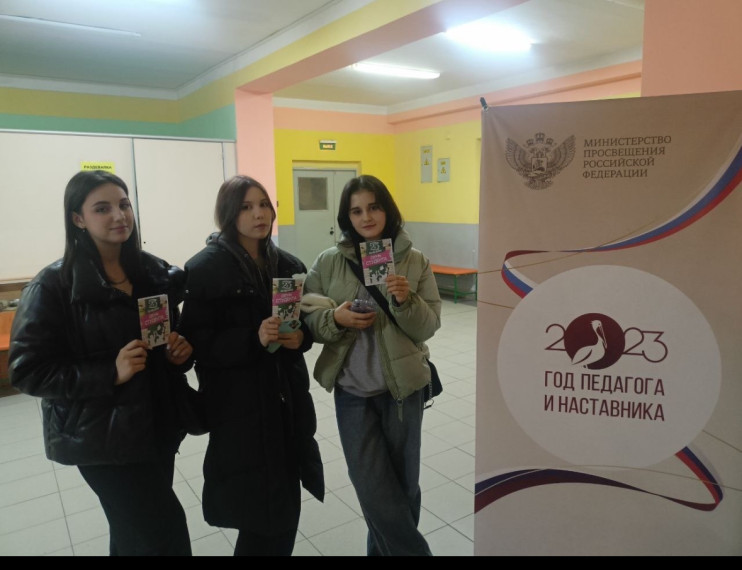 Выпускники-студенты посетили родную школу.